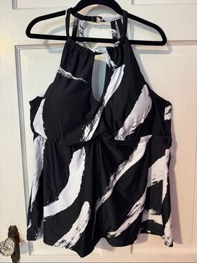 NWT Raisins Curve Rosalie Tankini Top Black and White  Swimwear Underwire 22W